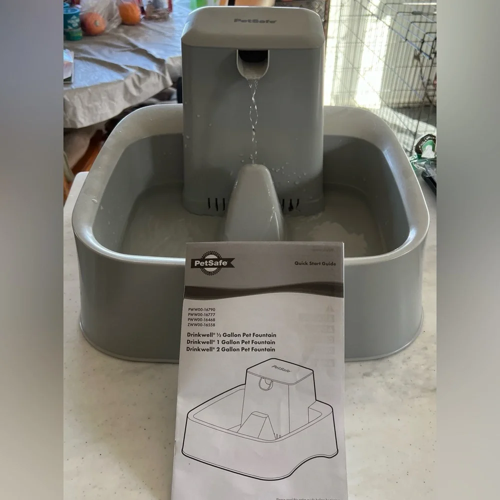 “Pet Safe” Pet Fountain For Fur Animals W/Extra Accessories.Dogs love them.